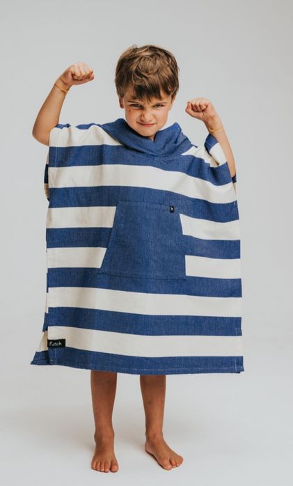 Poncho de Praia de Criança da Marca Futah.      É o último da colecção