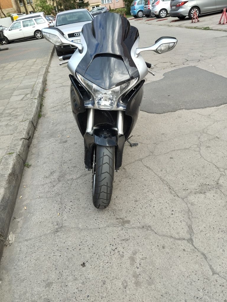 Honda vfr 1200f  2010r 15000zl.