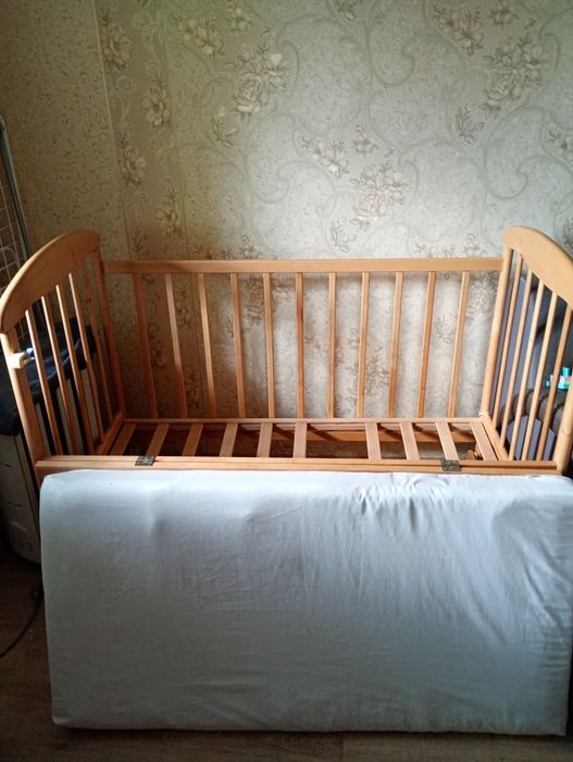 Ліжко з матрацом