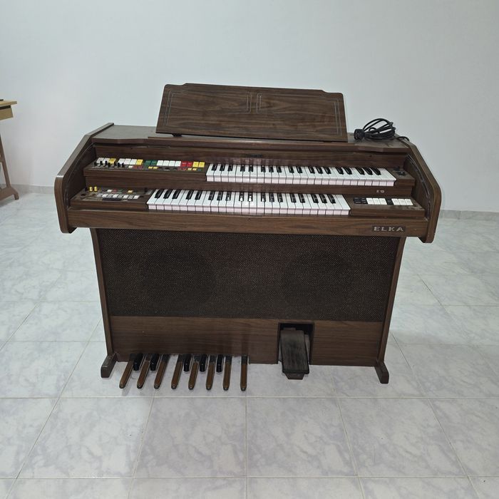 Orgão Elka E19 antigo