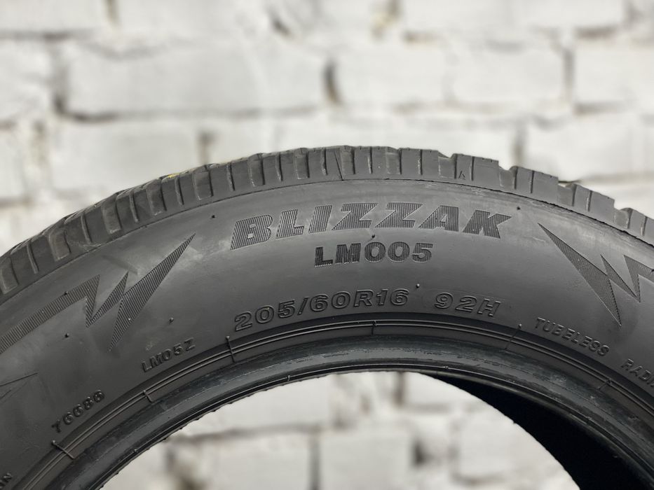 Шини Резина ЗИМА 205/60 R16 Bridgestone Blizzak LM005