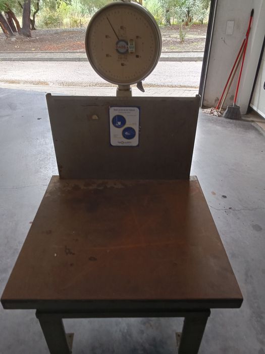 Vendo balança relógio