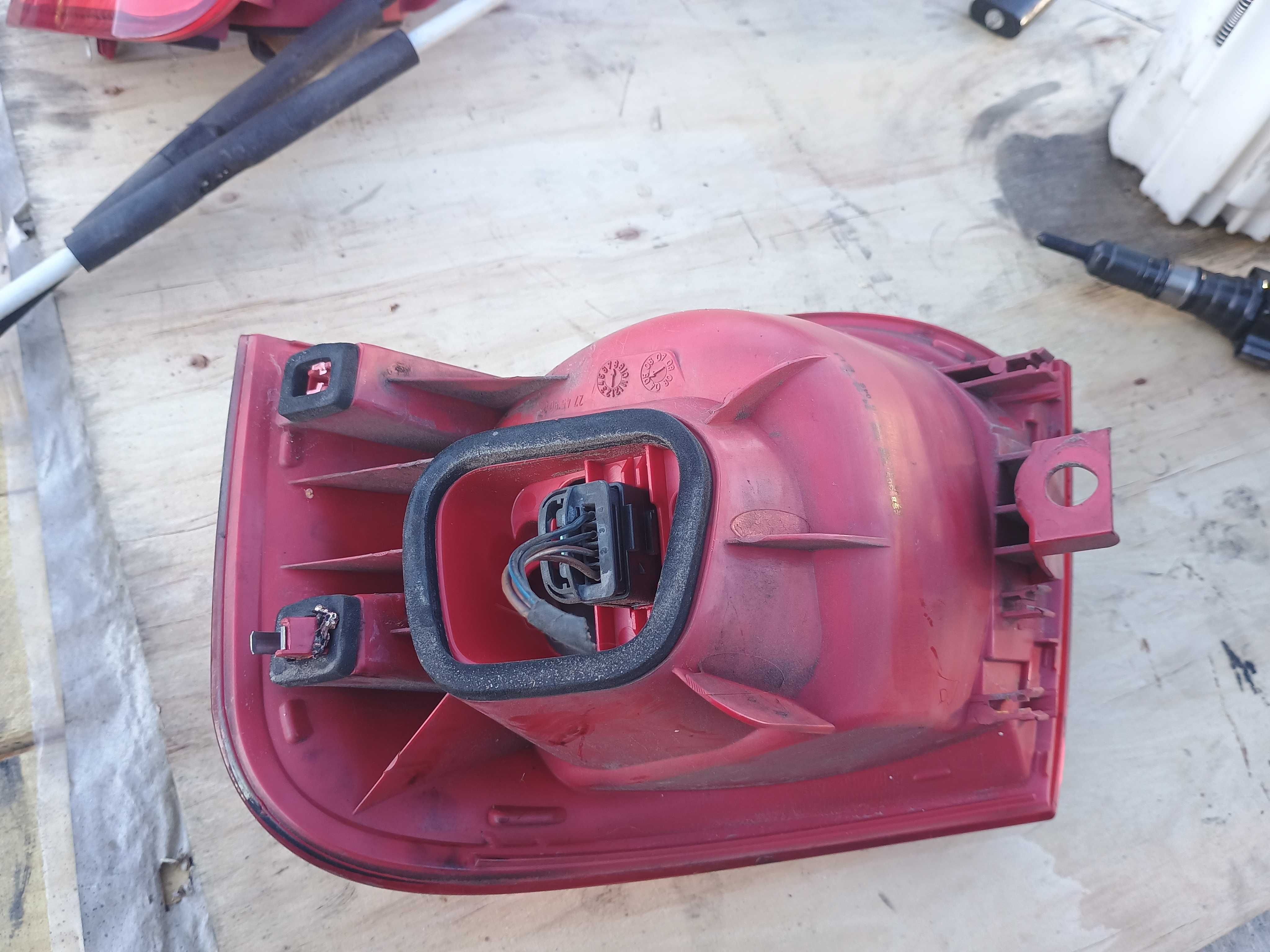 Lampa Tył Tylna Błotnika Lewa lub Prawa VW Passat B6 Kombi Europa itp.