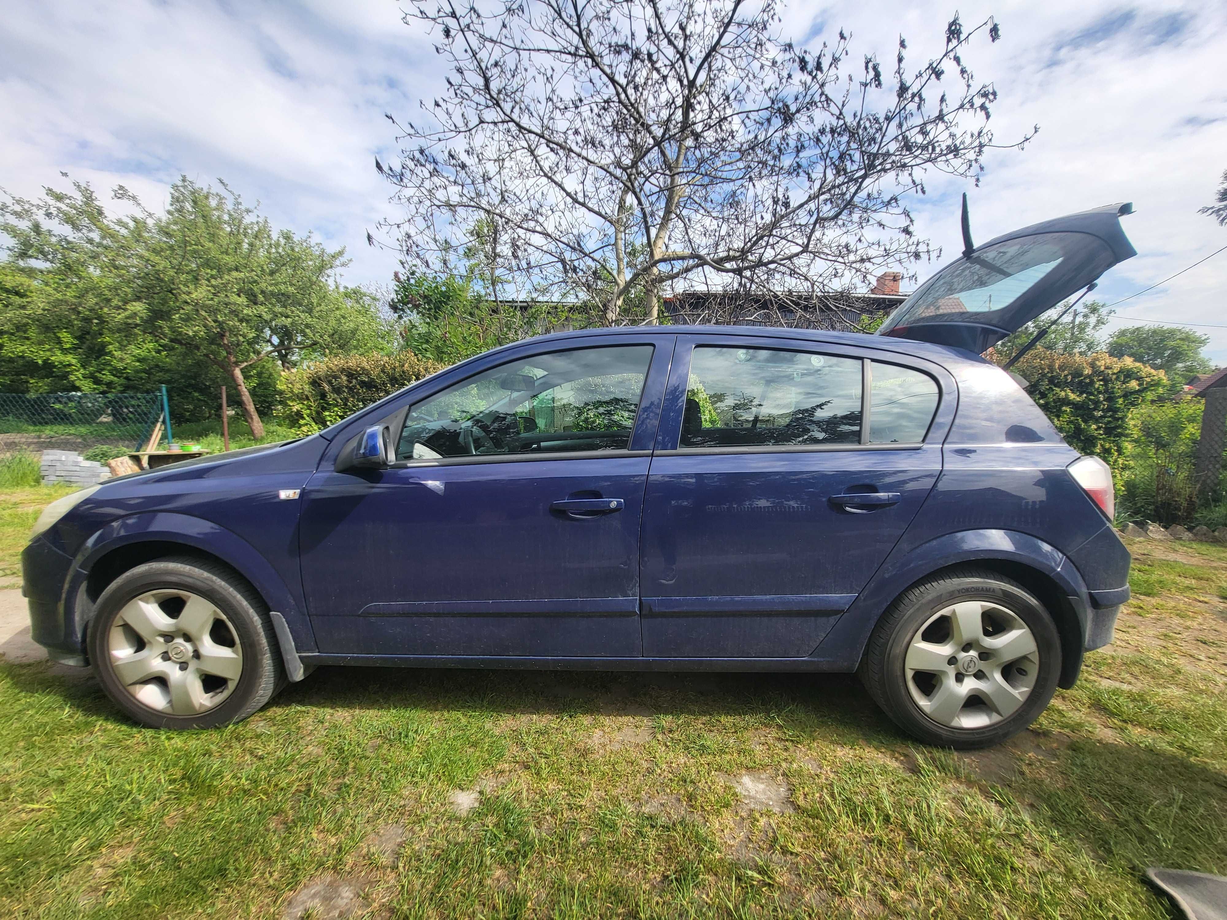 Opel Astra III hatchback 2005 zadbany