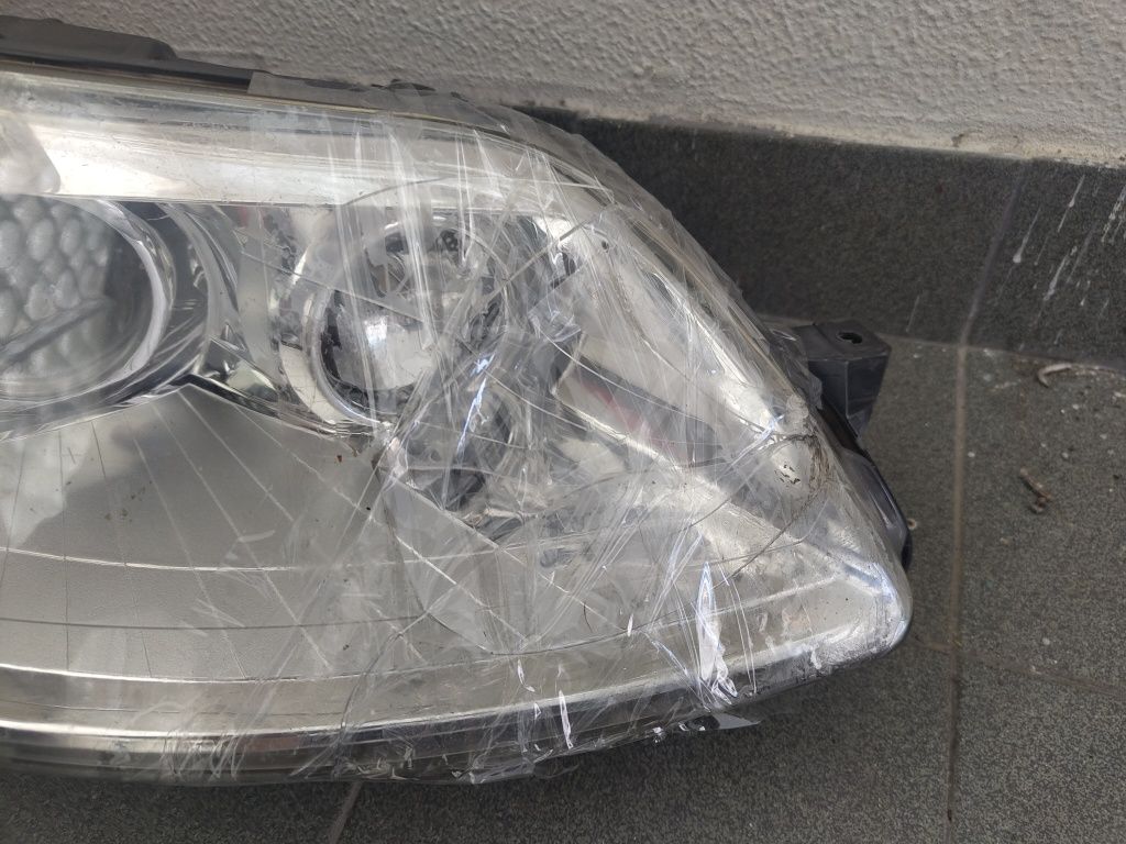 Farol C4 xenon lado direito PARTIDO
