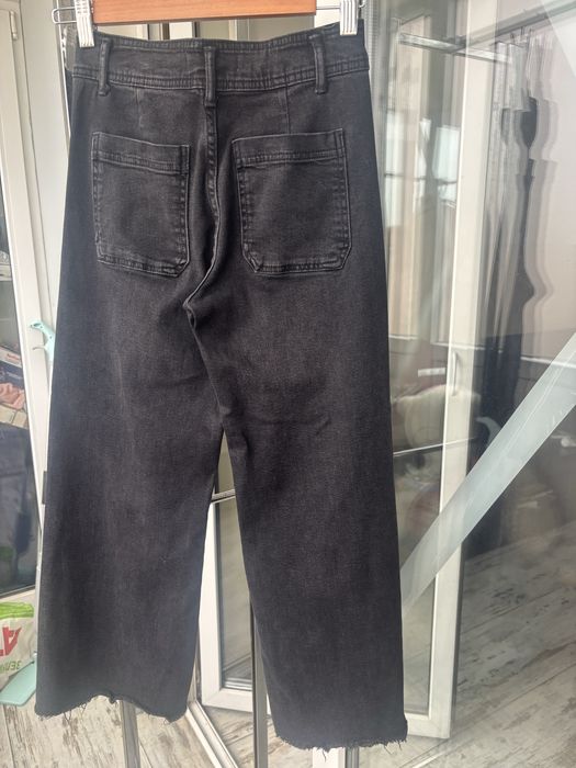 Джинсы Zara череого цвета