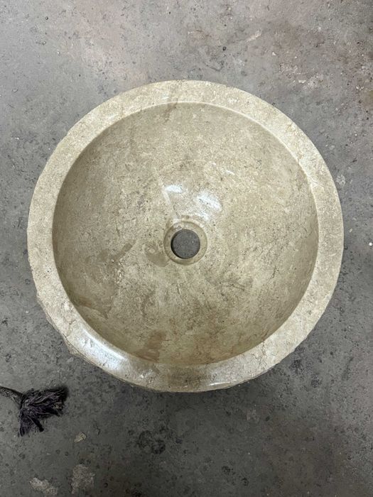 Pia redonda em Mármore