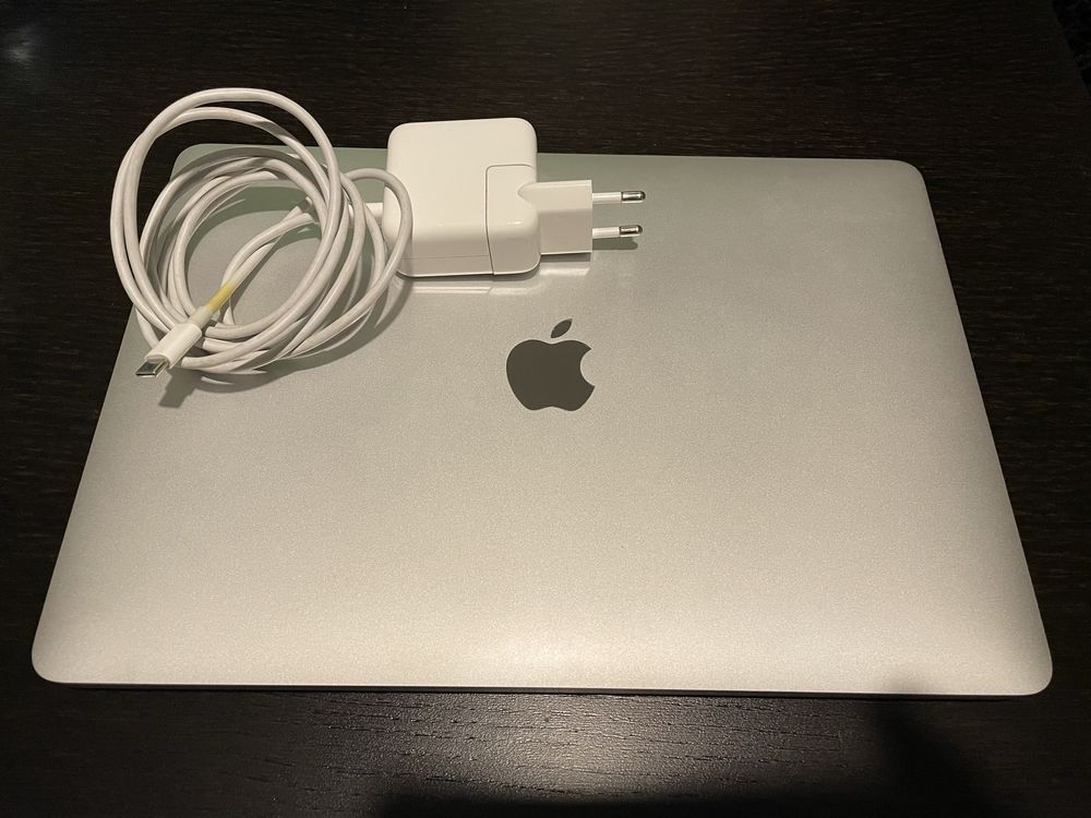 2020 Apple Macbook Air com Apple M1 chip