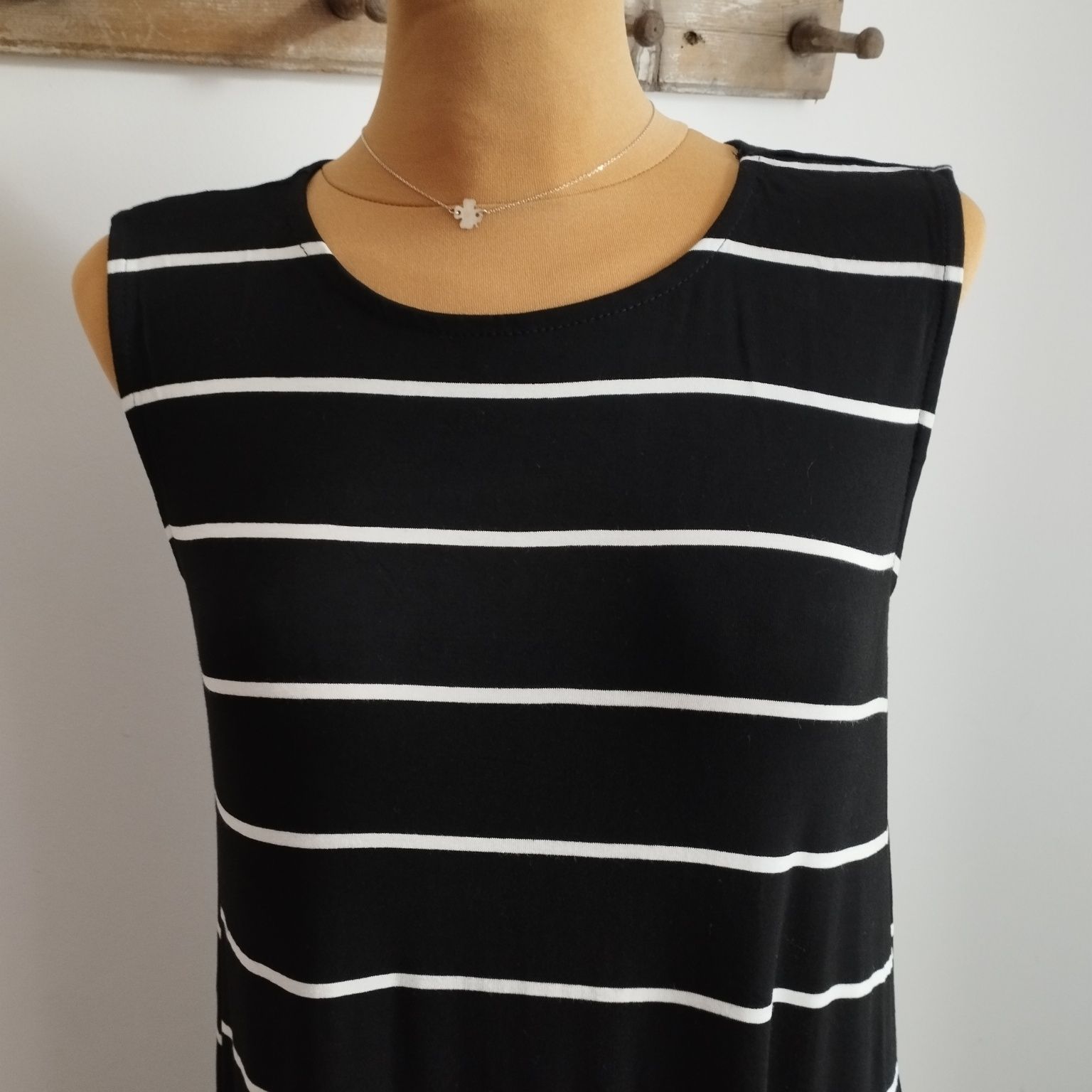 Nowa maxi sukienka Janina w czarno-białe paski, rozmiar 38 (M)