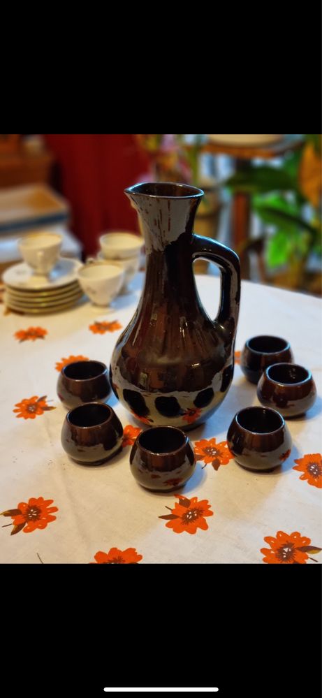 Ceramiczny komplet PRL – Jerzy Gustek – karafka + 6 czarek