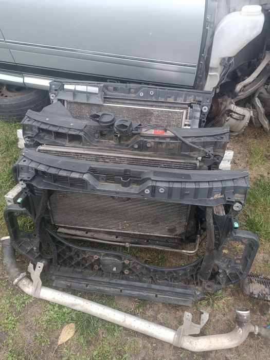 Передня панель телевізор ауді а6 с6 2.0 2.7 3.0