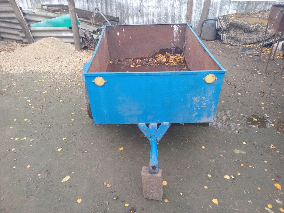 Продам два прицепи один міні другий нормальемй