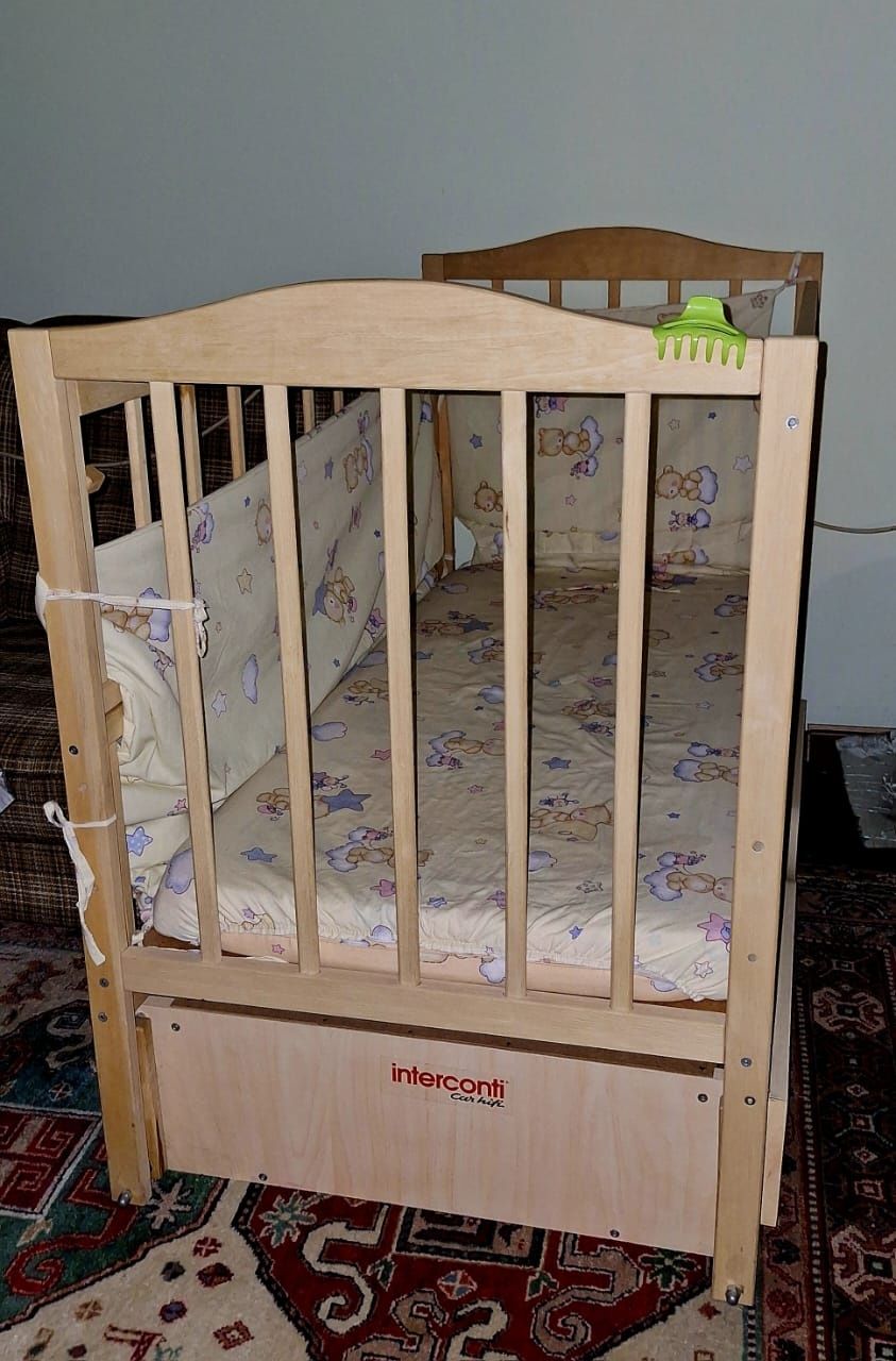 Продам дитяче ліжечко маятникового типу з ясеня