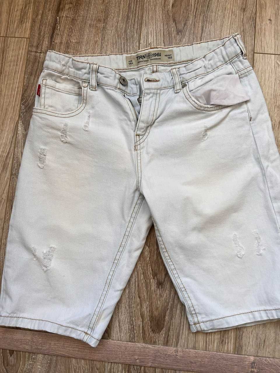 Продам в идеальном состоянии джинсовые шорты на рост 164.