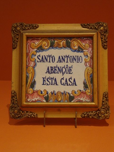 Azulejo antigo pintado à mão, marcado