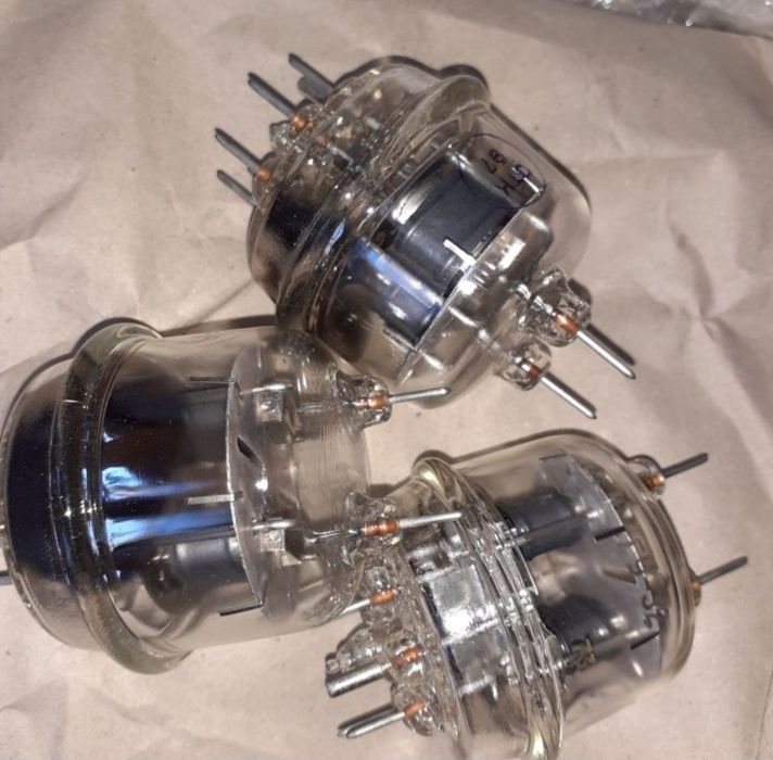 Радиолампа Гу 32 новые,Цена за 1шт,3шт в наличии,(2шт одного года),ест