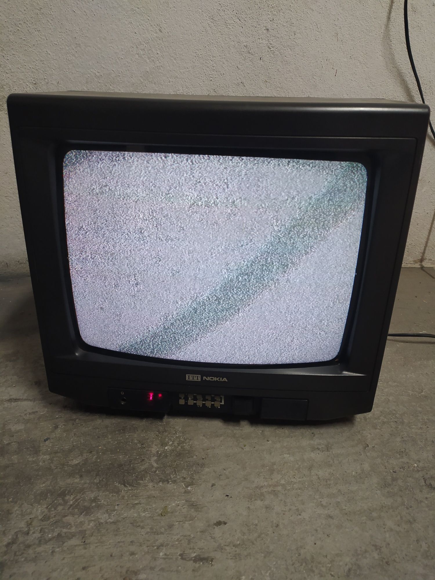 Televisor Nokia a funcionar sem comando