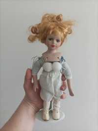 Лялька фарфурова