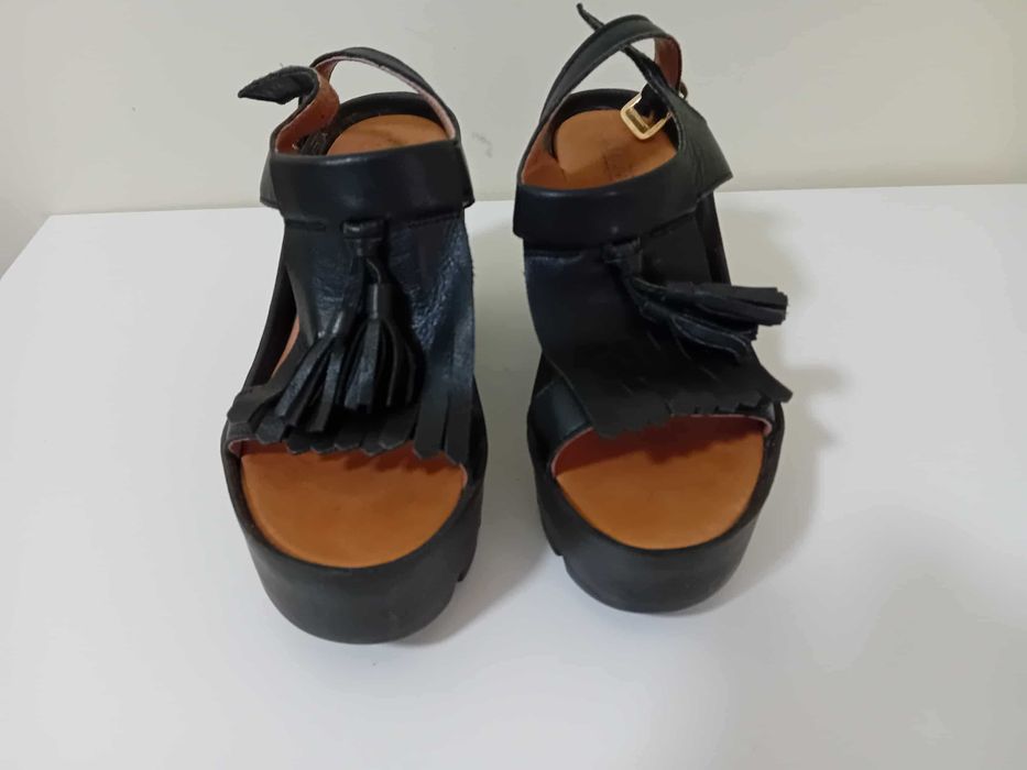 Sandálias mulher
Tamanho 36