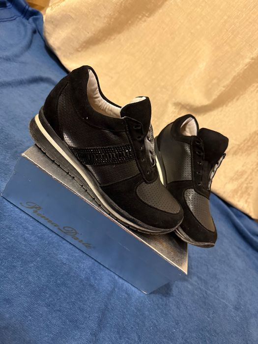 Кросівки жіночі р. 39