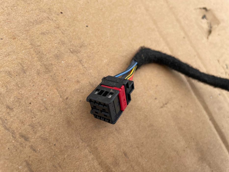 Siłownik klapy tylnej bagażnika SKODA ENYAQ IV 5LE