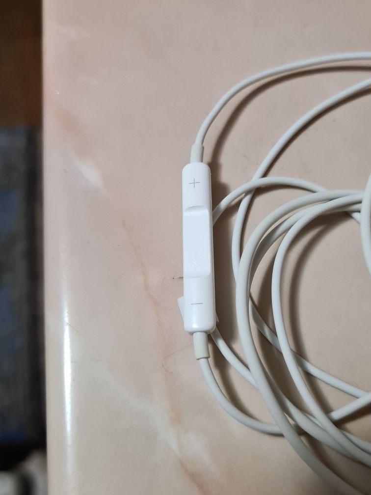 Оригінальні Навушники EarPods A1748 Lightning Не Робить Лівий