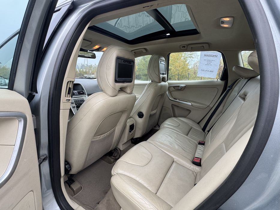 Volvo XC60 2.4 D5 manual 10 LAT W JEDNYCH REKACH! Dvd, panorama