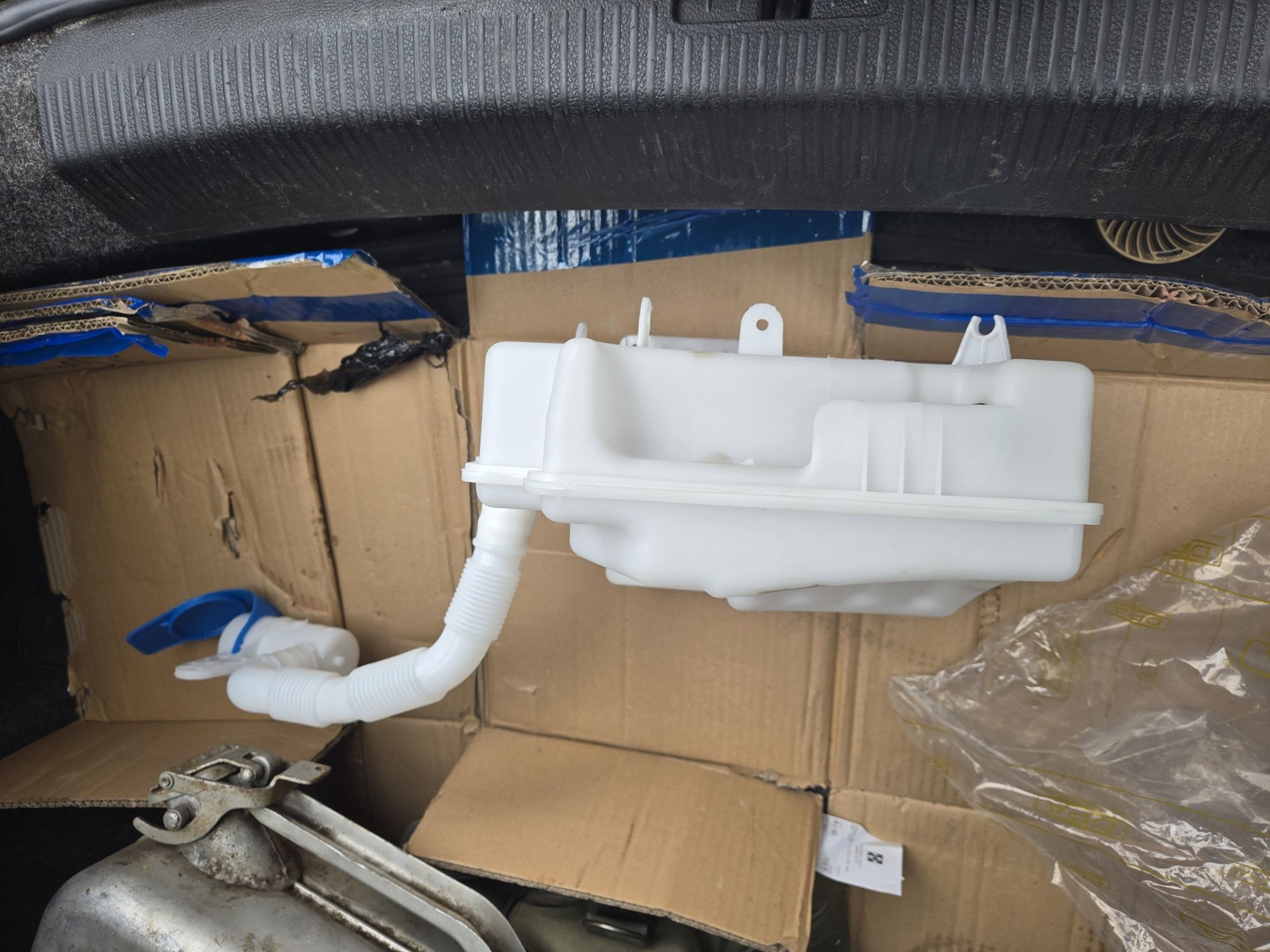 Бачок омивателя wv jetta, golf 5