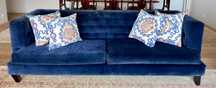 2 sofás iguais em veludo azul marca 'Cassina Milão'