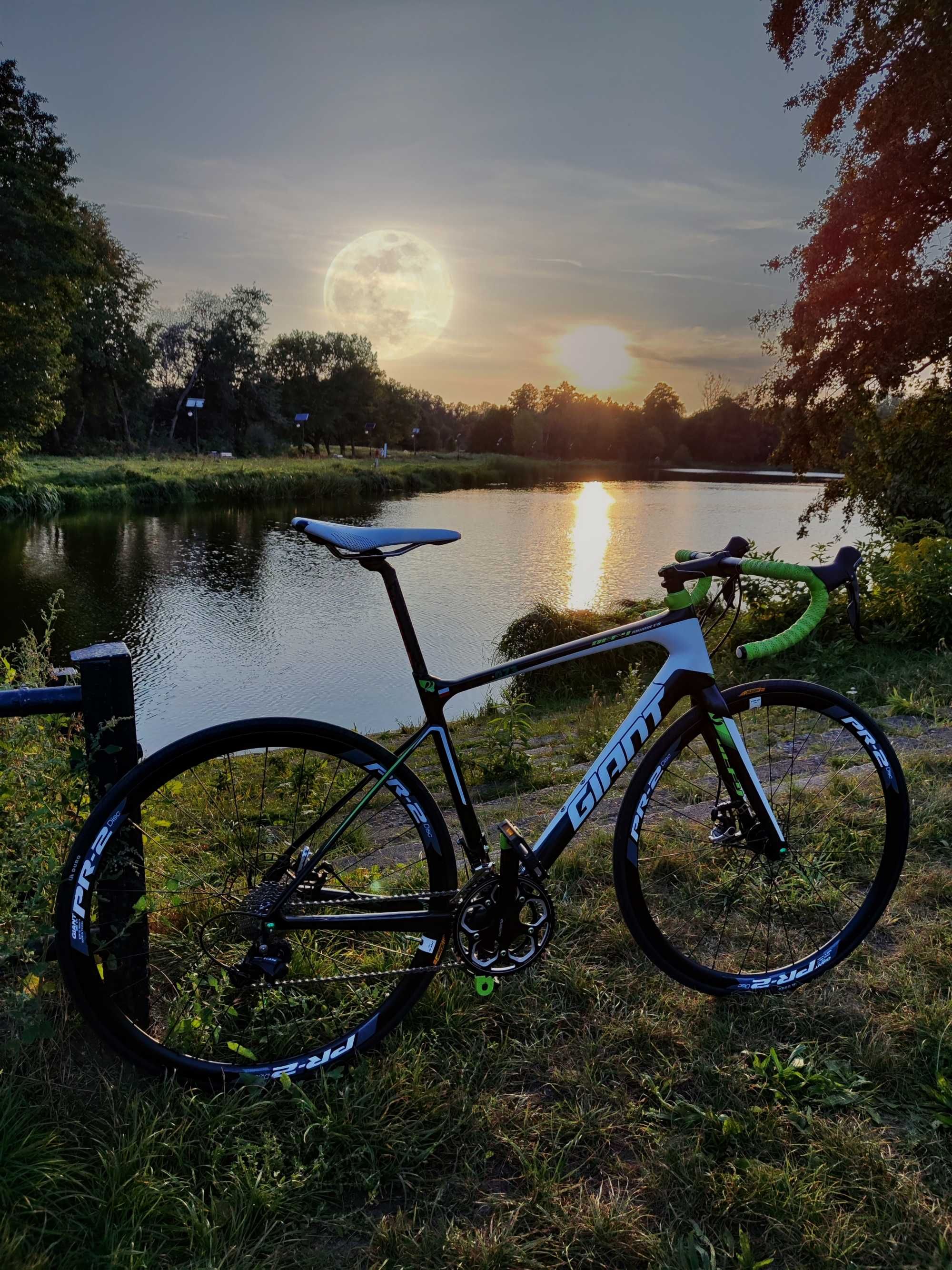 GIANT Defy Advanced, karbon, waga 8.6kg, hamulce tarczowe TRP. 11 bieg