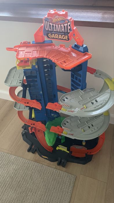 Garaż hot wheels stan bardzo dobry