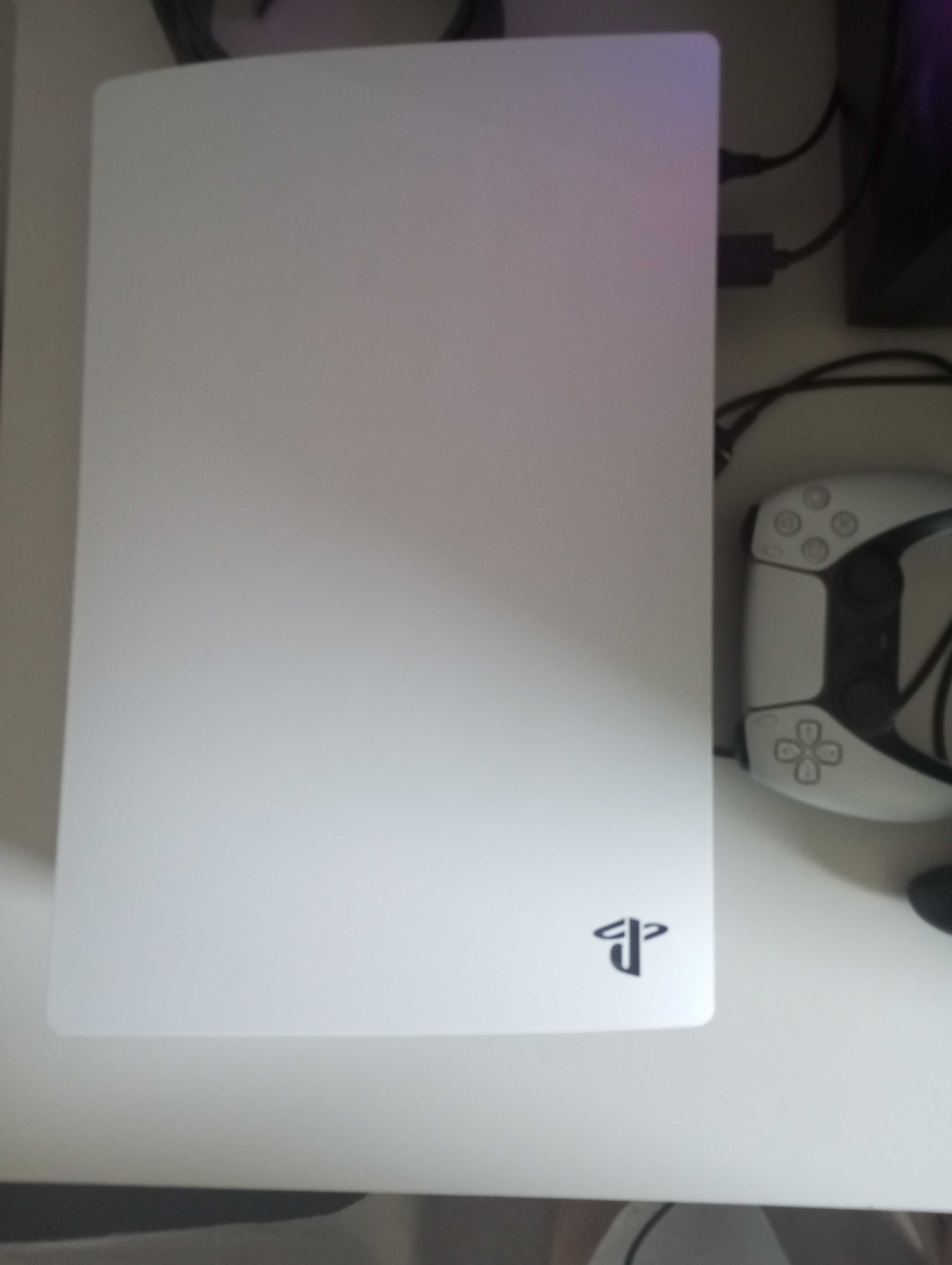 Ps5 + pad konsola używana  łącznie przez +-15h konsola  (bez napędu)