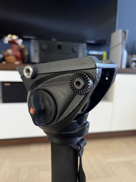 Monopod Benro z głowicą Manfrotto mvh500ah