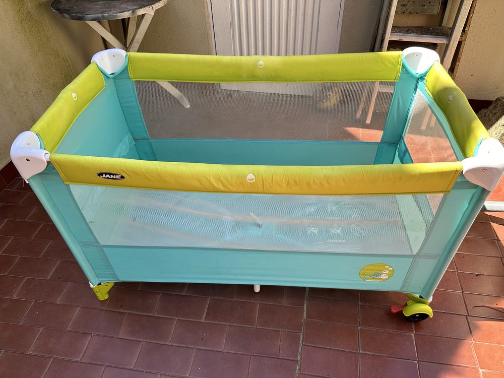 Cama Viagem  bebé em bom estado