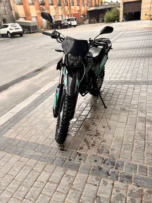 Мотоцикл в дуже гарному стані брався новий з магазіна