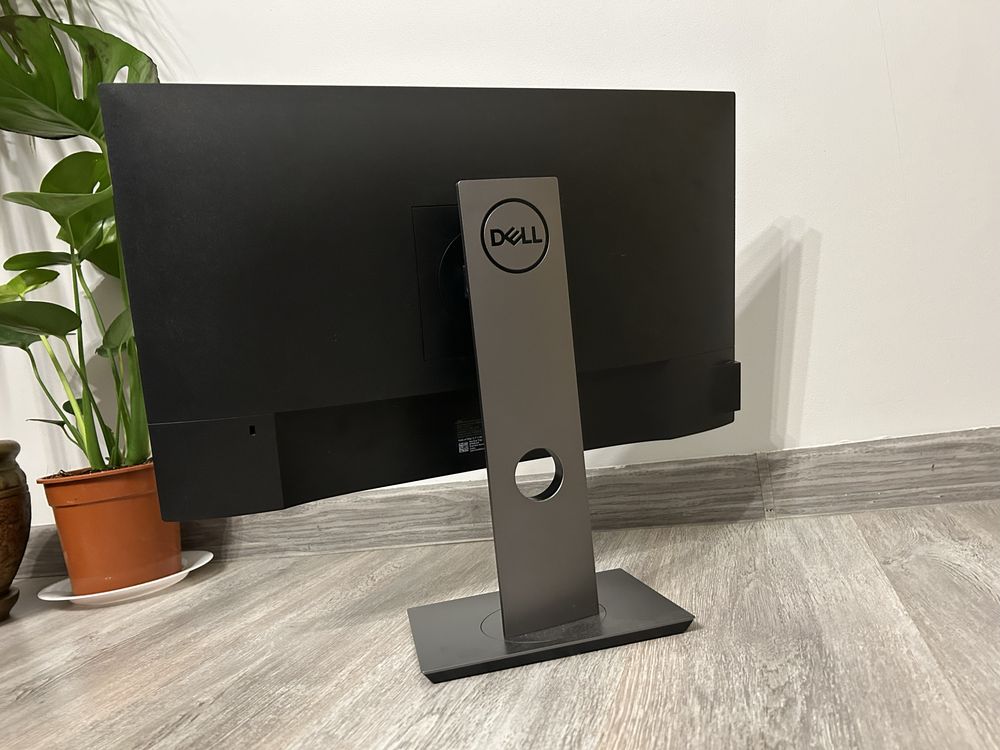 Monitor dell 24 cale