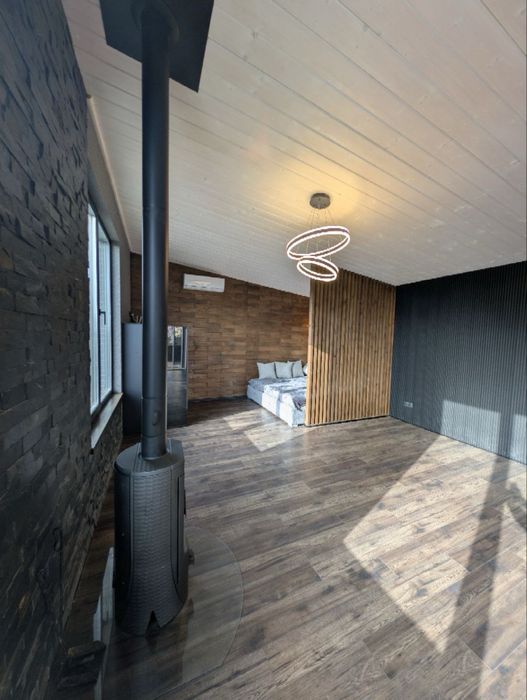 Продам будинок із земельною ділянкою в передмісті