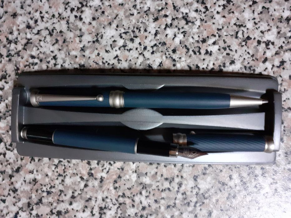 Conjunto de canetas (caneta e esferográfica) novas