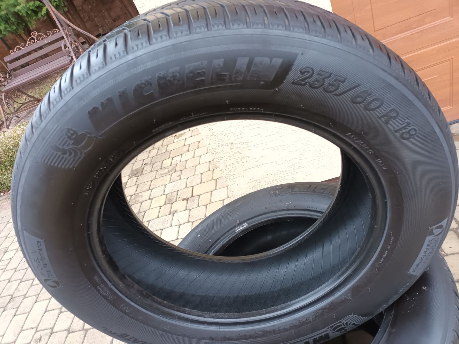 Продам комплект резини" MICHELIN "(235/60 R18