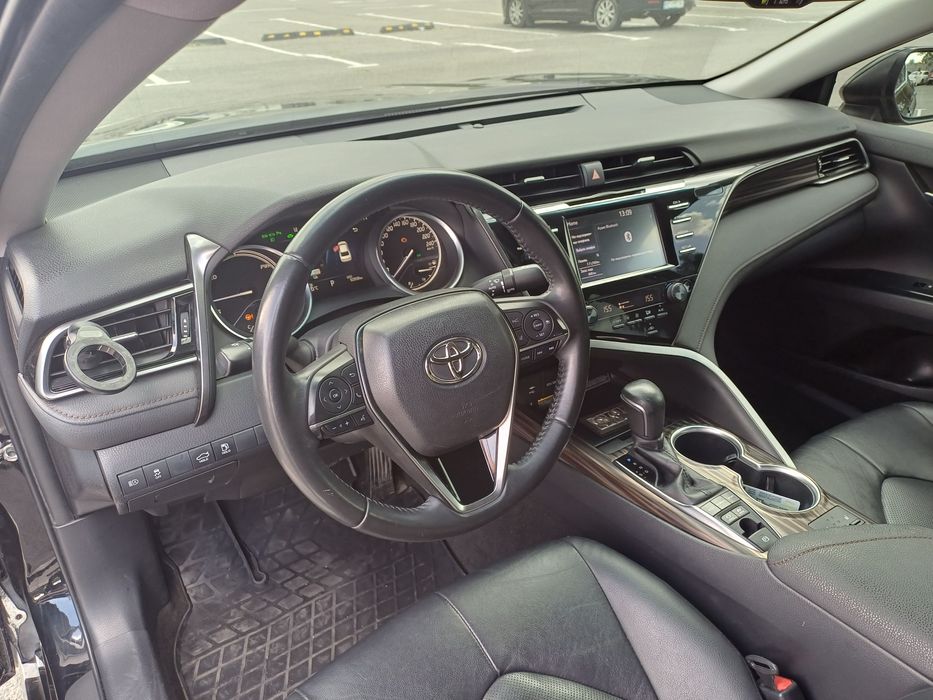 Продам Toyota Camry 2020 года