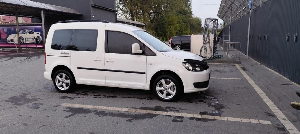 Volkswagen Caddy 2015 року, дизель 1.6.