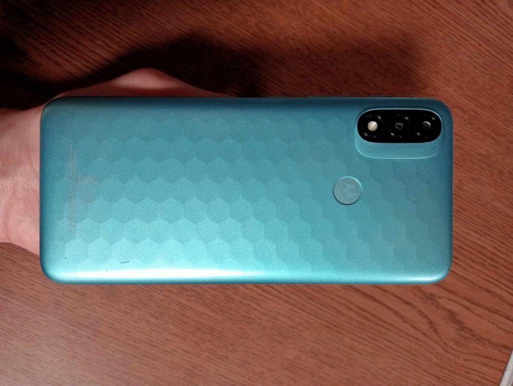 moto e20 (niewielkie pęknięcie zdjęcie priv)