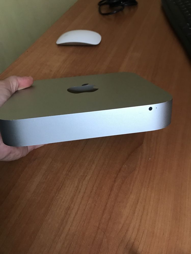 Apple Mac Mini A1347 i5 2.8GHz DDR-3 8gb SSD-1TB