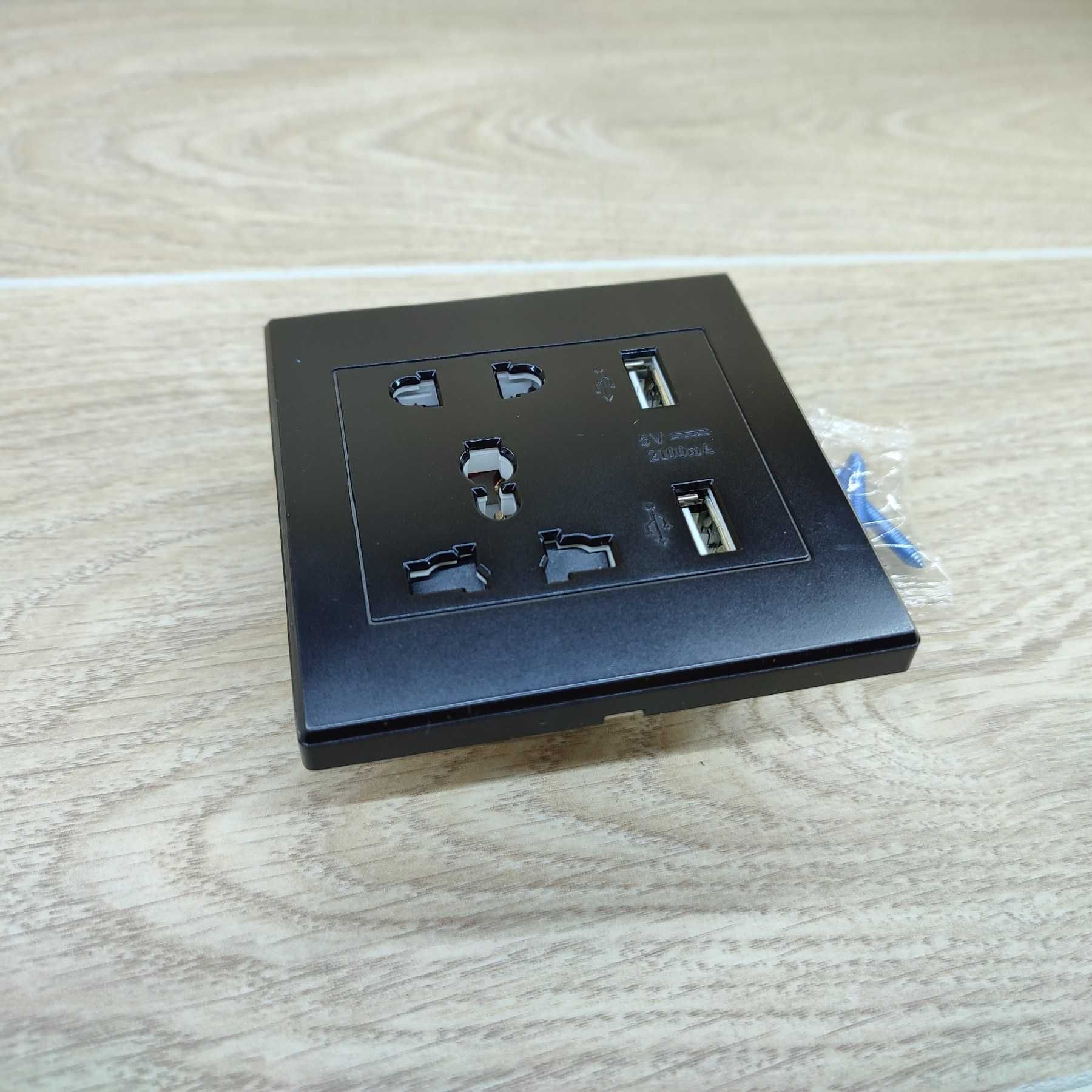 Розетка универсальная с двумя USB портами черная
