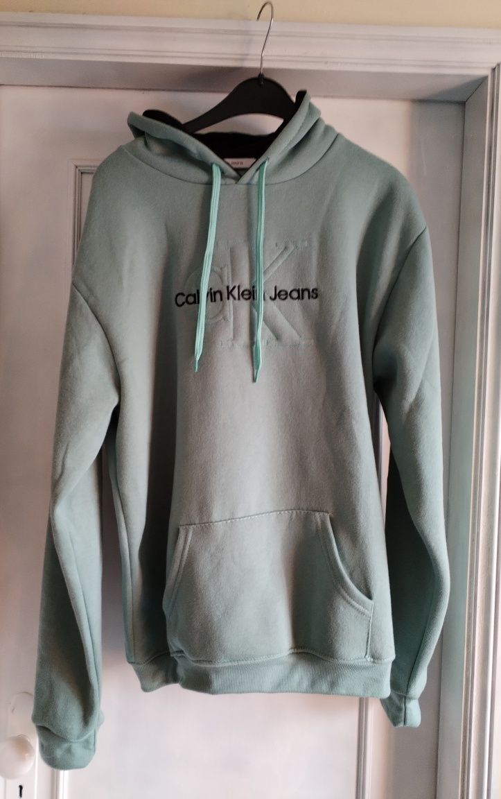 Sweater nova  Calvin Klein tam XL