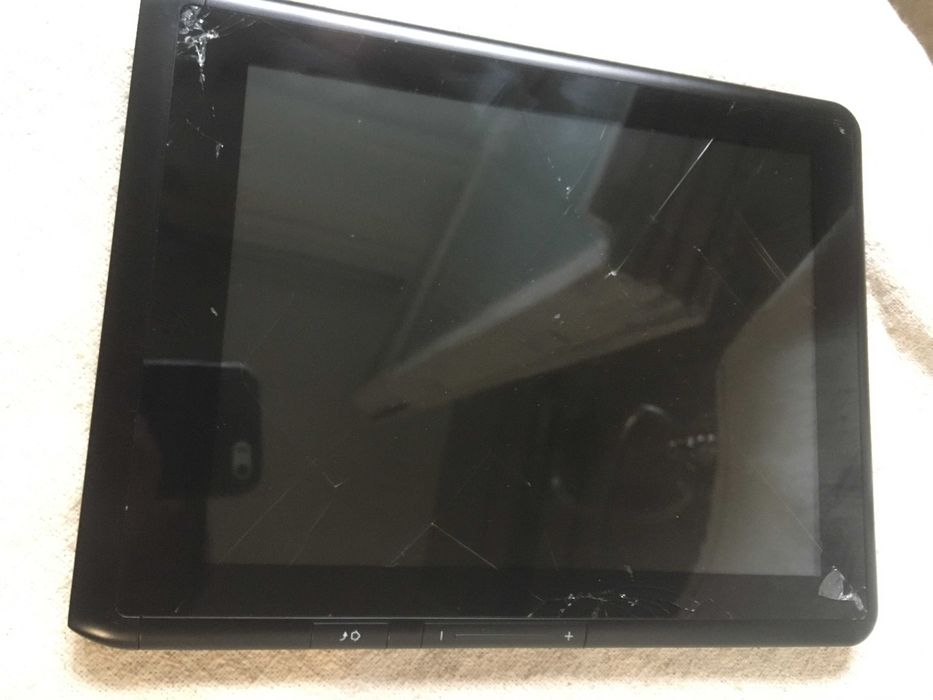 Планшет  Ritmix на восстановление или на запчасти.