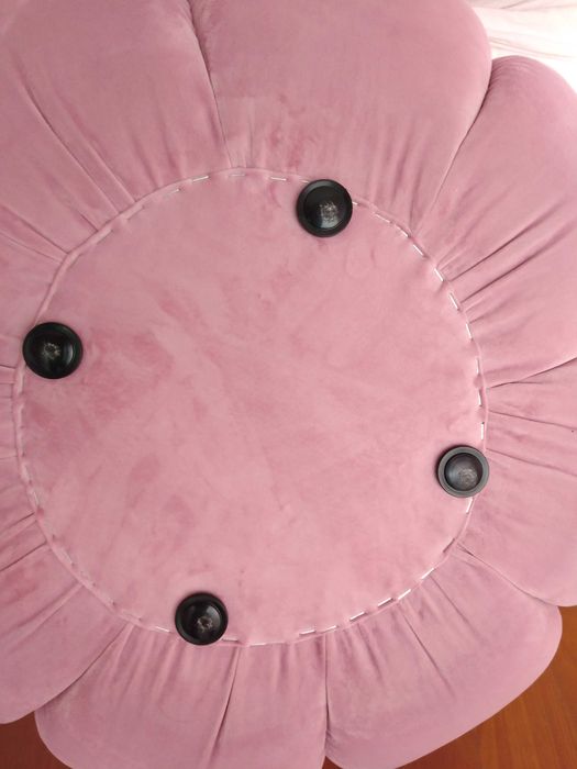 Puff em tecido aveludado