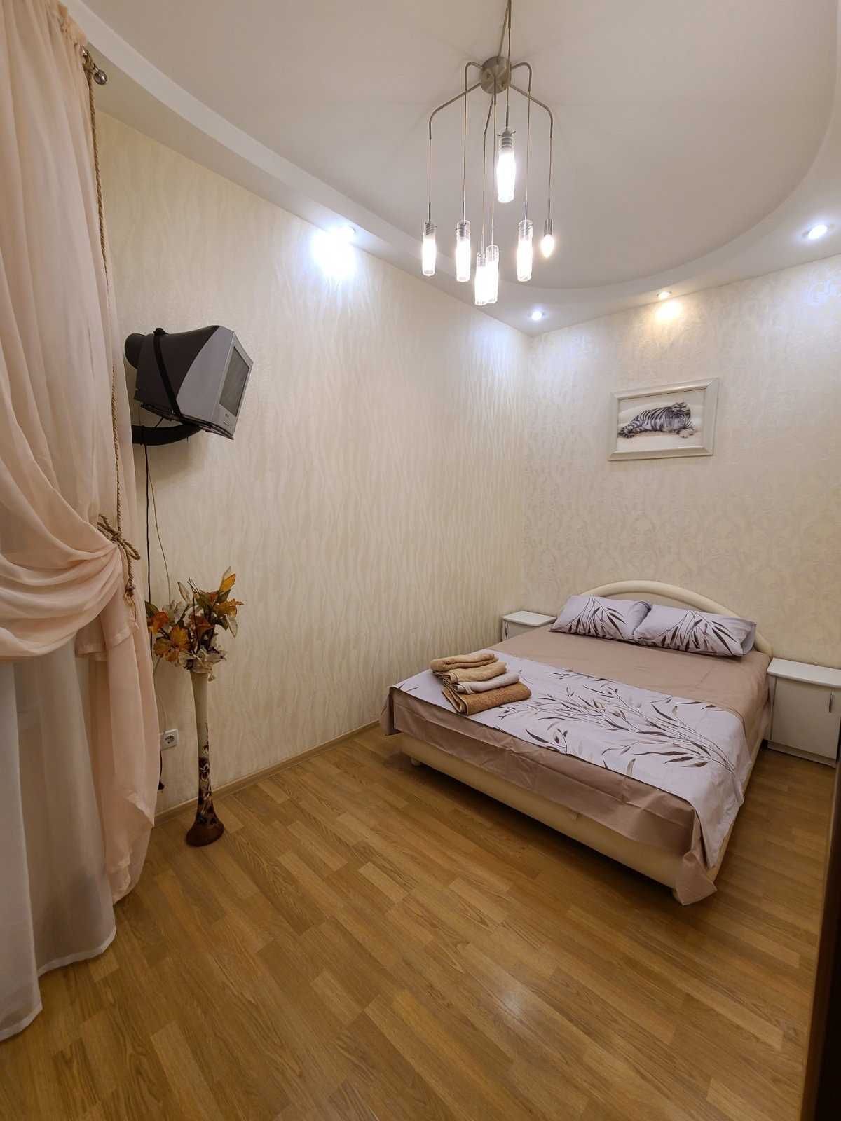 Продам двух-комнатную квартиру по ул. Екатериненской/Дерибасовская