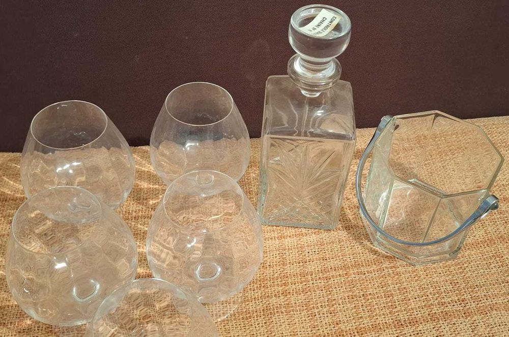 Conjunto 1 Garrafa de uísque + 1 balde gelo + 5 taças de balão