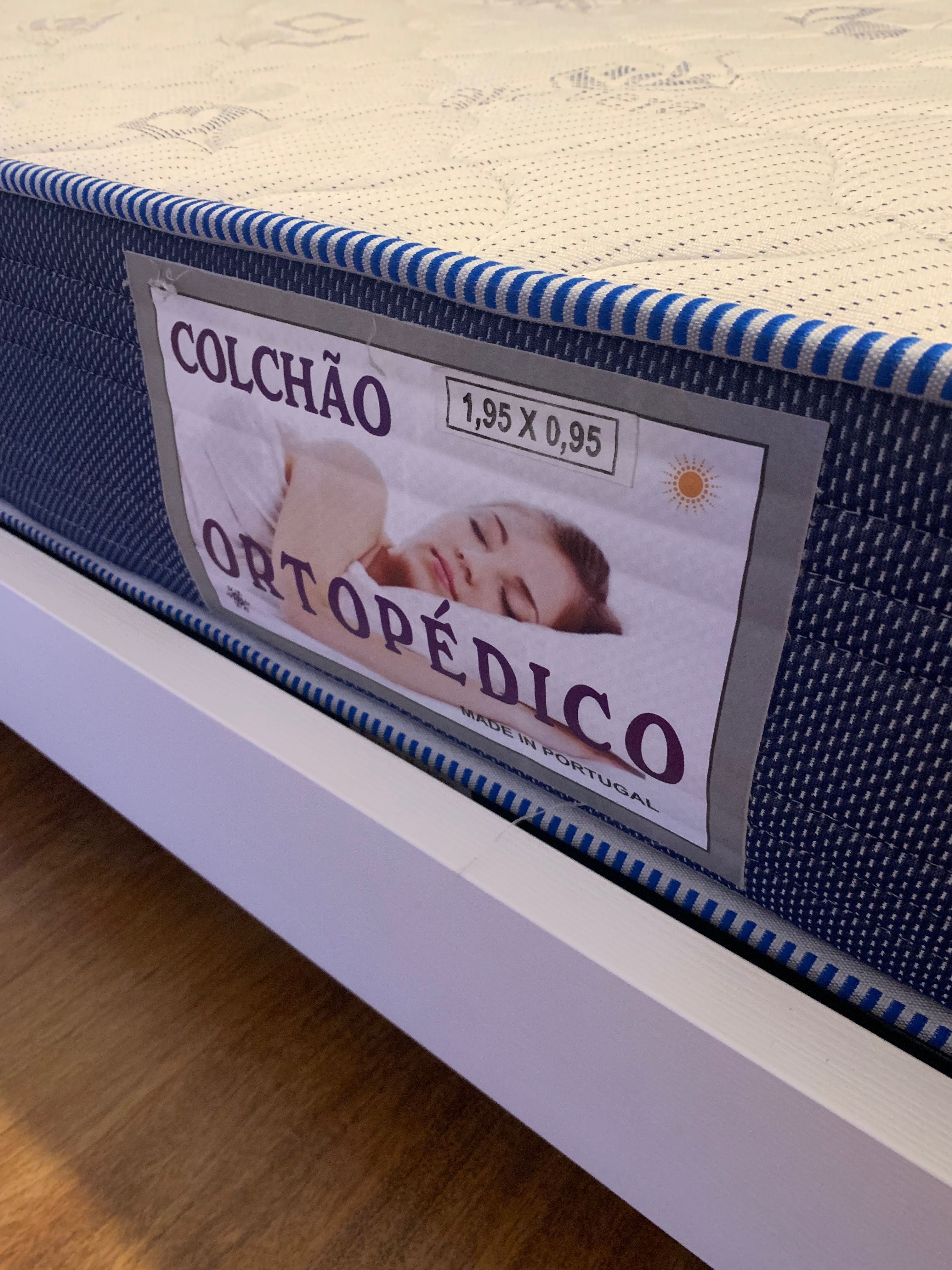 Cama de criança/adolescente em excelente estado com colchão incluido